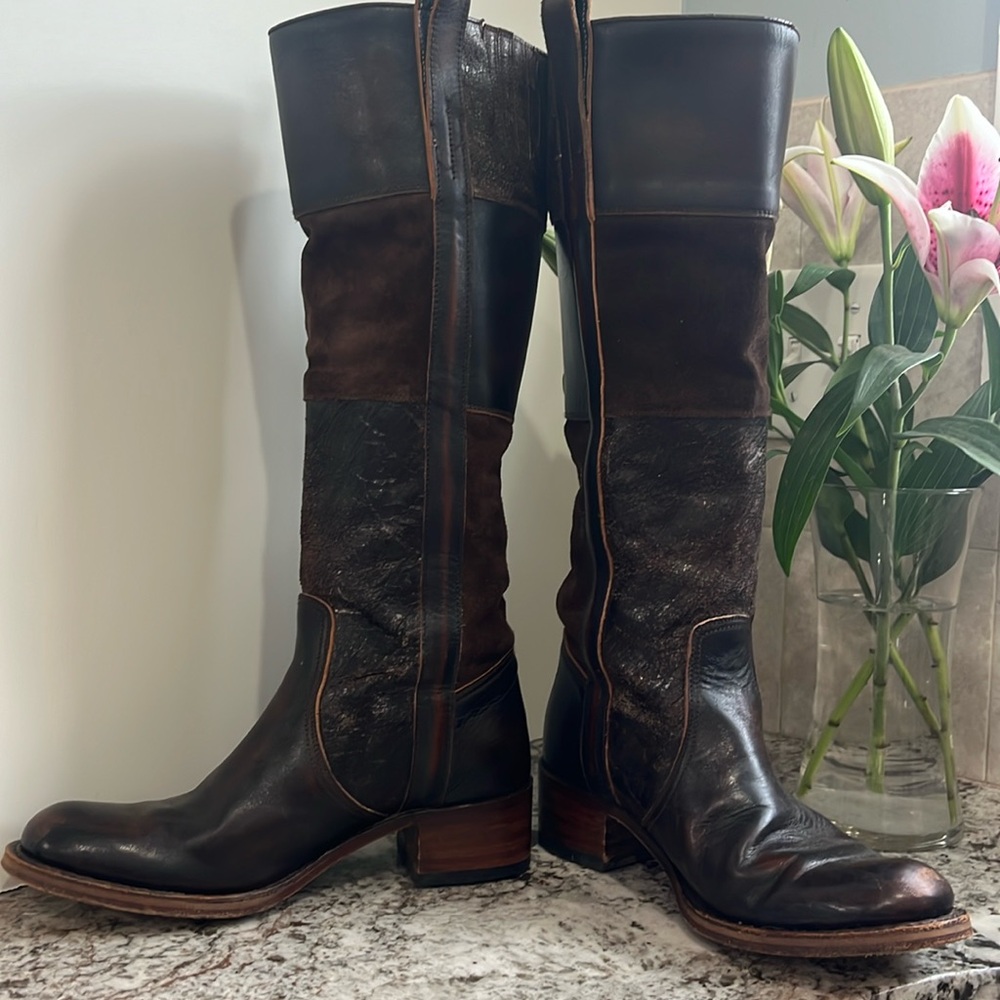 Vintage Frye Samantha Patch boot, great condition. Size 8